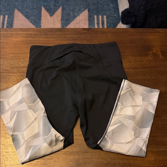 Under Armour Black Leggings with Geometric Gray Accents - Picture 2 of 2